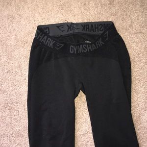 Gym shark leggings